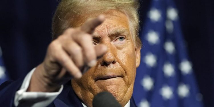 Trump mixes up words, swerves among subjects in off-topic speech