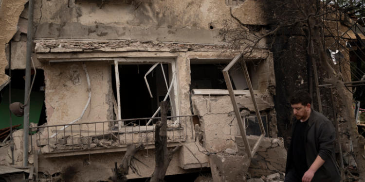 Hezbollah fires barrage of rockets into Israel after IDF targets Hezbollah command centers in Beirut