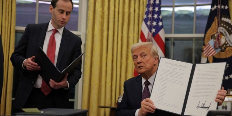 Trump pulls security clearance of 51 national security officials