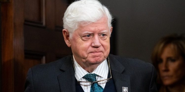 Democrat lawmaker freezes on House floor after suffering adverse reaction to medication