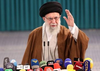 Trump threatens to bomb Iran unless they end nuclear weapons program and begin talks on new deal