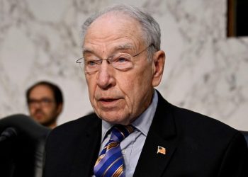 Bipartisan senators’ bill would require Congress to approve new tariffs