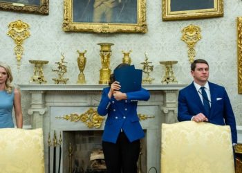 Whitmer explains her Oval Office folder fiasco