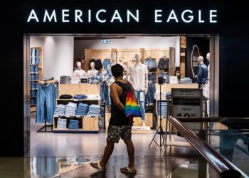 American Eagle shares plunge 17% after it withdraws guidance, writes off $75 million in inventory