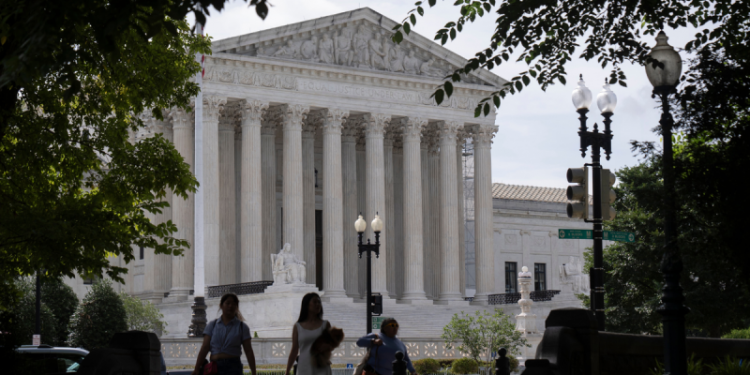 Trump admin asks SCOTUS to allow it to move forward with plans to slash federal workforce