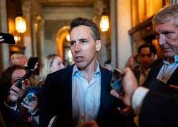 Hawley clashes with UPenn law professor over judicial injunctions